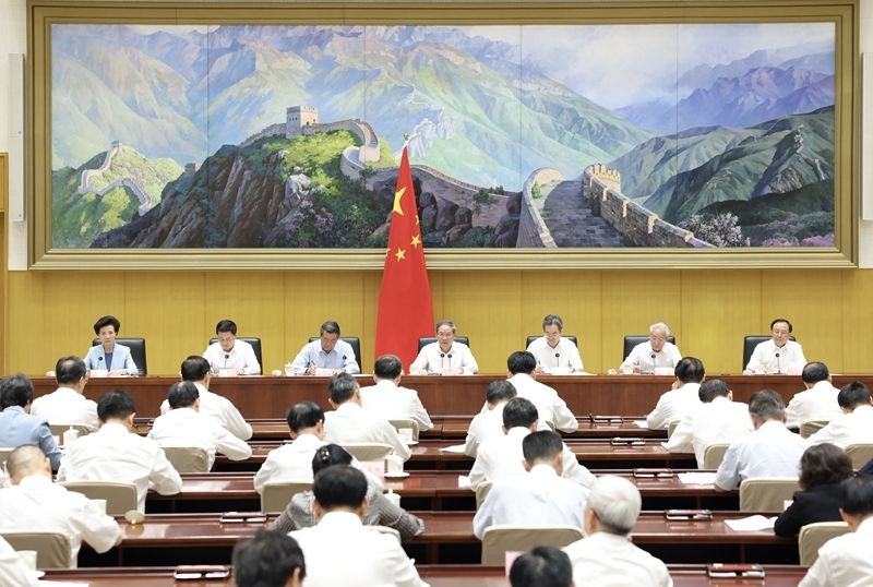 李强主持召开国务院第十二次全体会议强调 深入贯彻落实党中央决策部署 努力完成全年经济社会发展目标任务